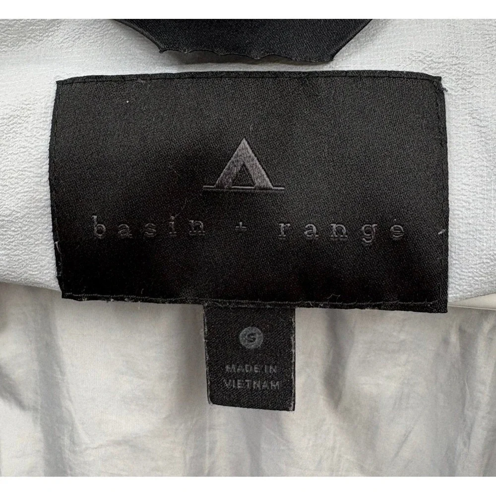 Basin and Range Silver Quilted Full Zip Jacket Lightweight Outdoor Gorpcore Coat